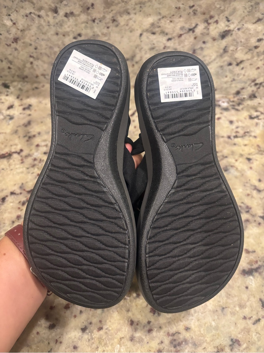 Cloudsteppers By Clarks Arla Glison Women Flip Flop 5M BlackSlip On sandal NEW - Picture 3 of 3
